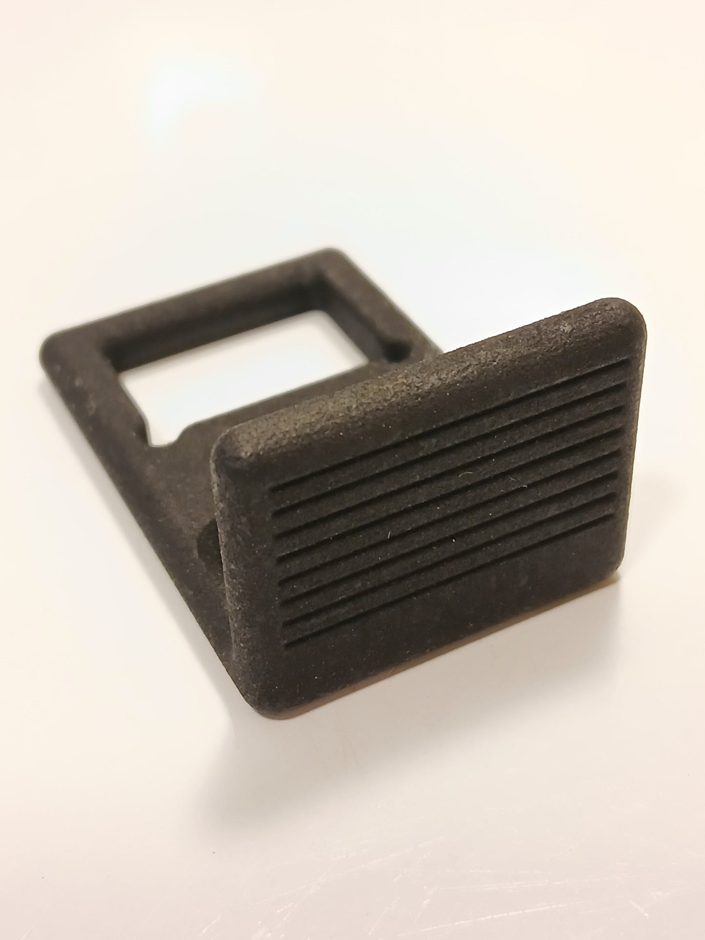 A70 Trunk Cover Hardware